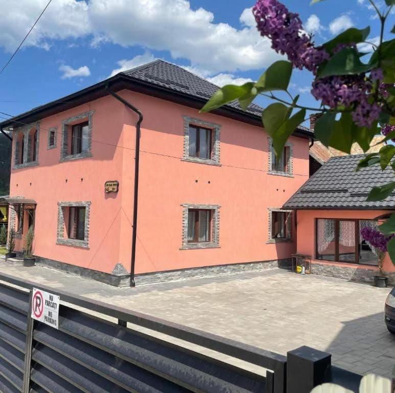Casa Raraului Appartement Câmpulung Moldovenesc Buitenkant foto